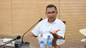 PM urges editors to highlight govt’s positive initiatives alongside criticism